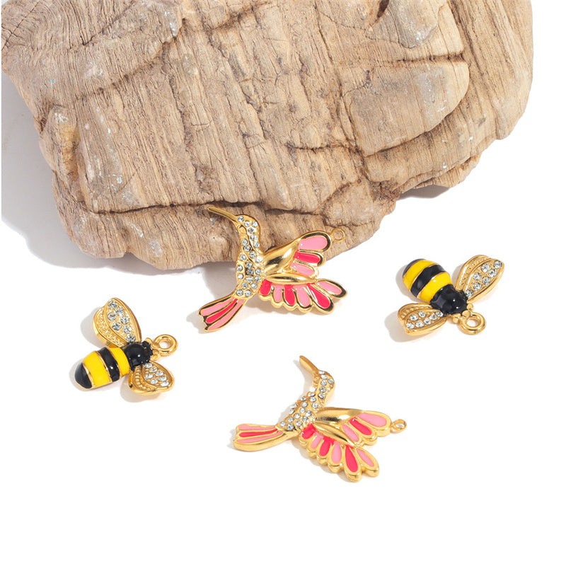 Collar con colgante de abeja y pájaro esmaltado para mujer