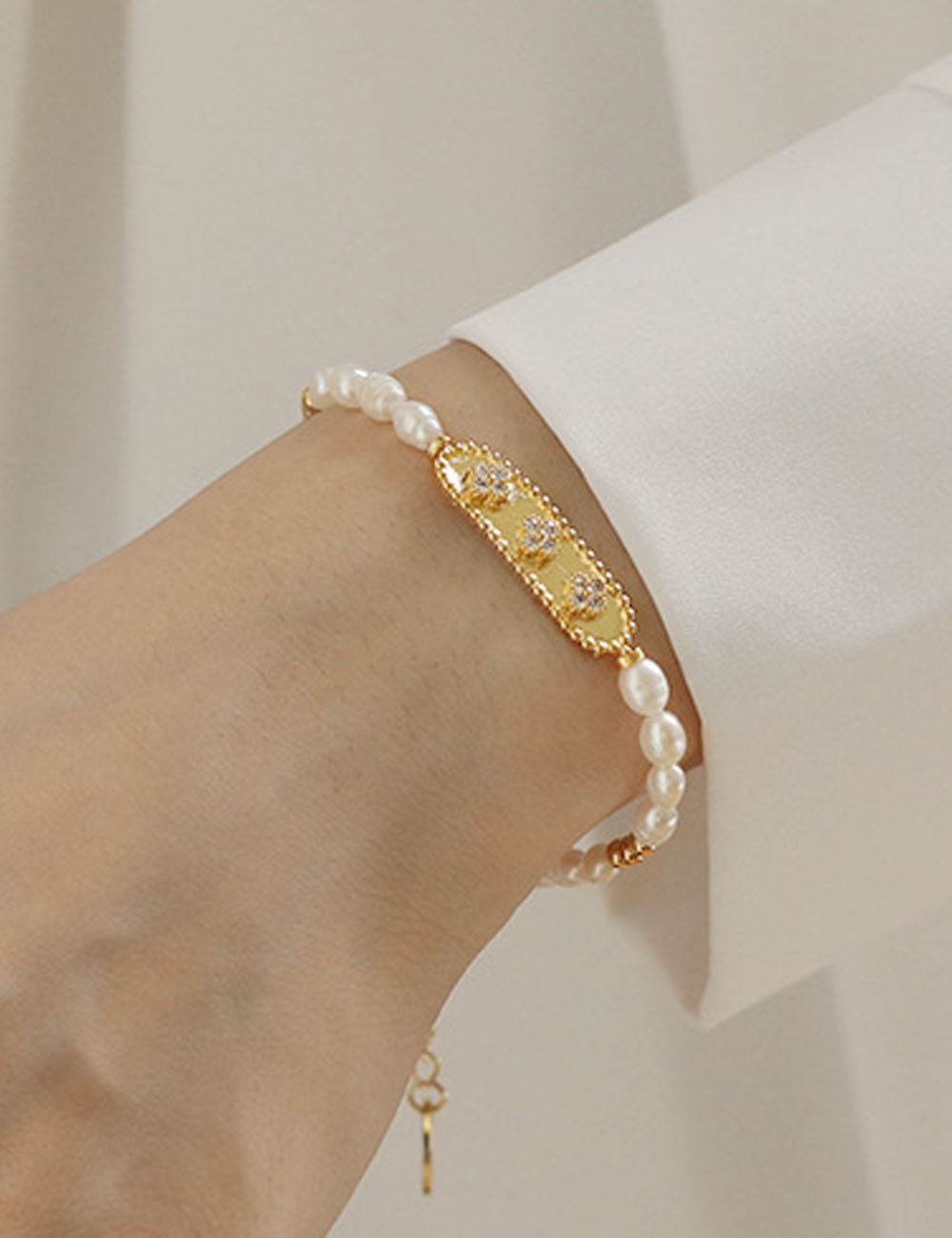 Elegant Pearl Gold Plated Rhinestone Bracelet