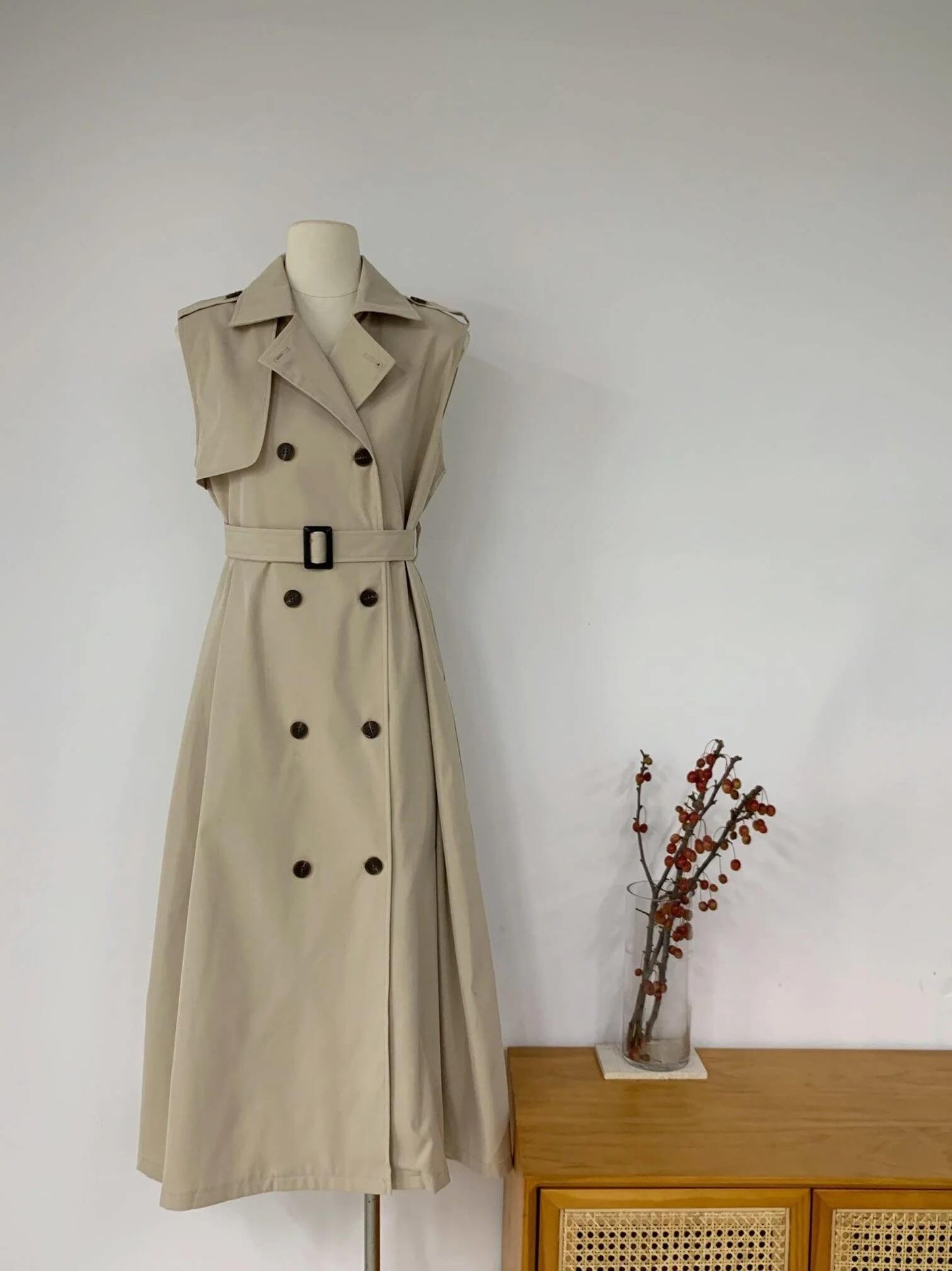 Sleeveless V-Neck Trench Coat