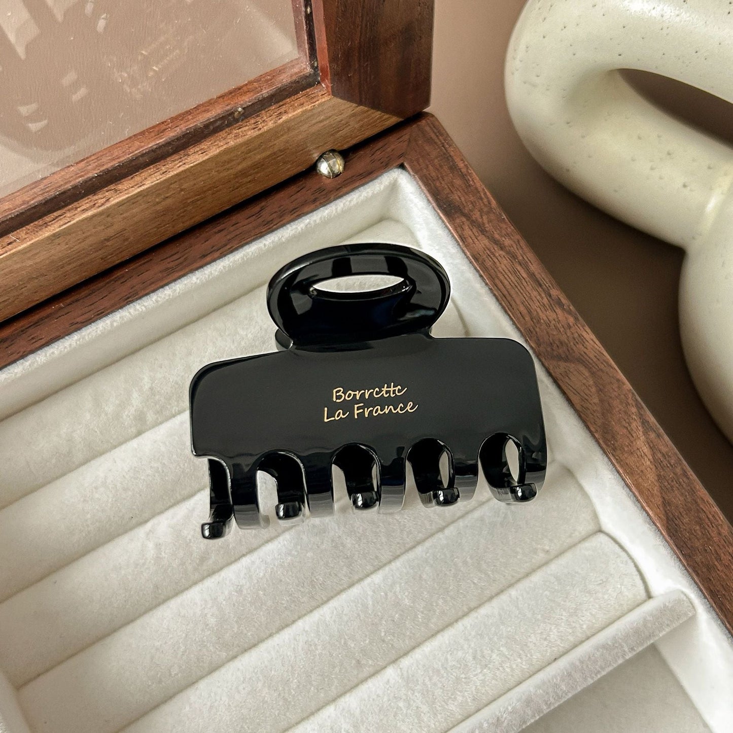 2+Elegant Small Latter Print Hair Claws