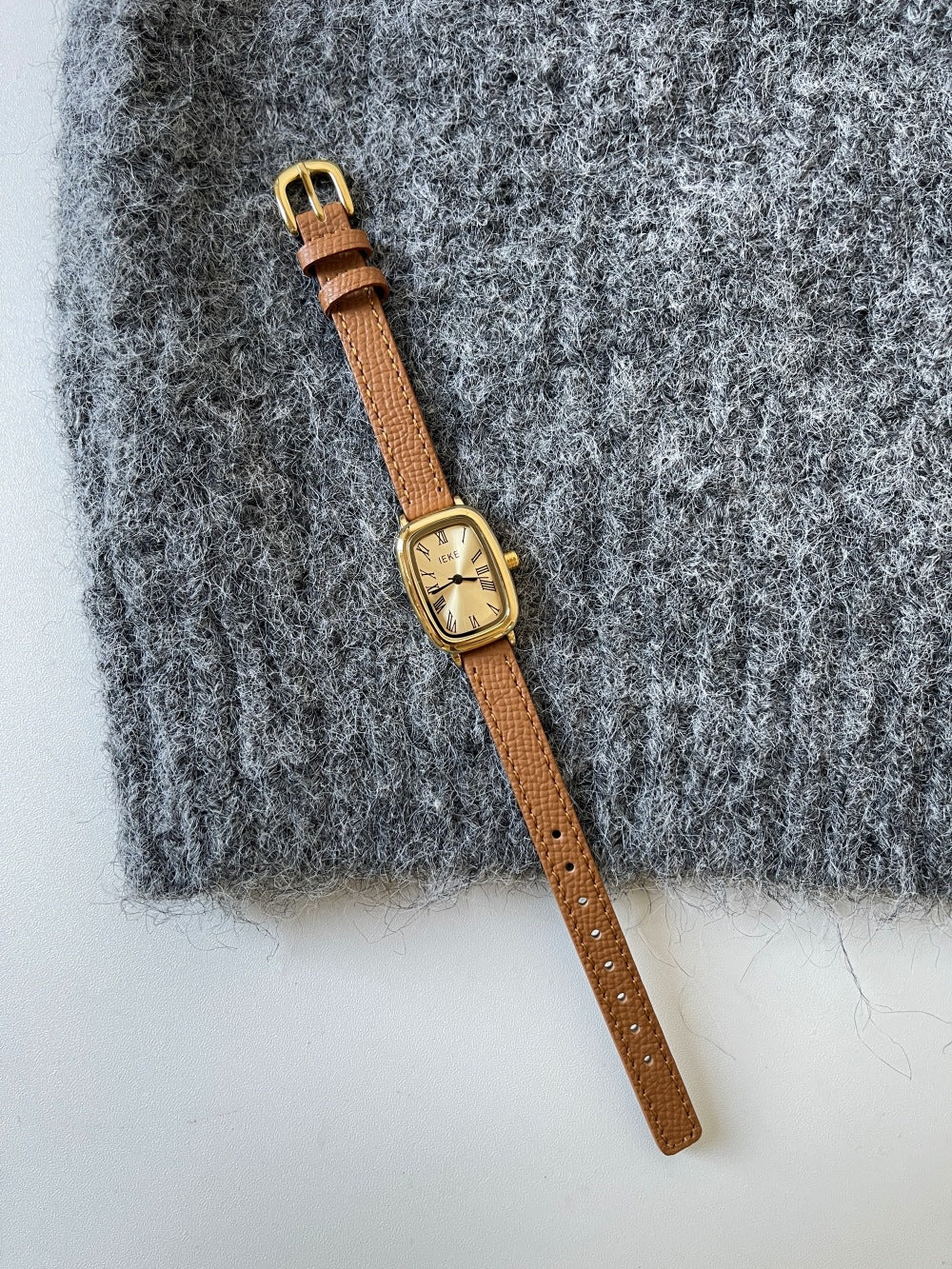 Vintage Leather Strap Gold Tone Quartz Watch