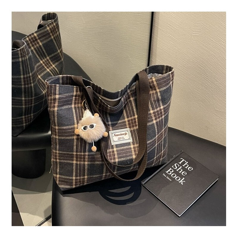 Large Capacity Handbag With Pendant