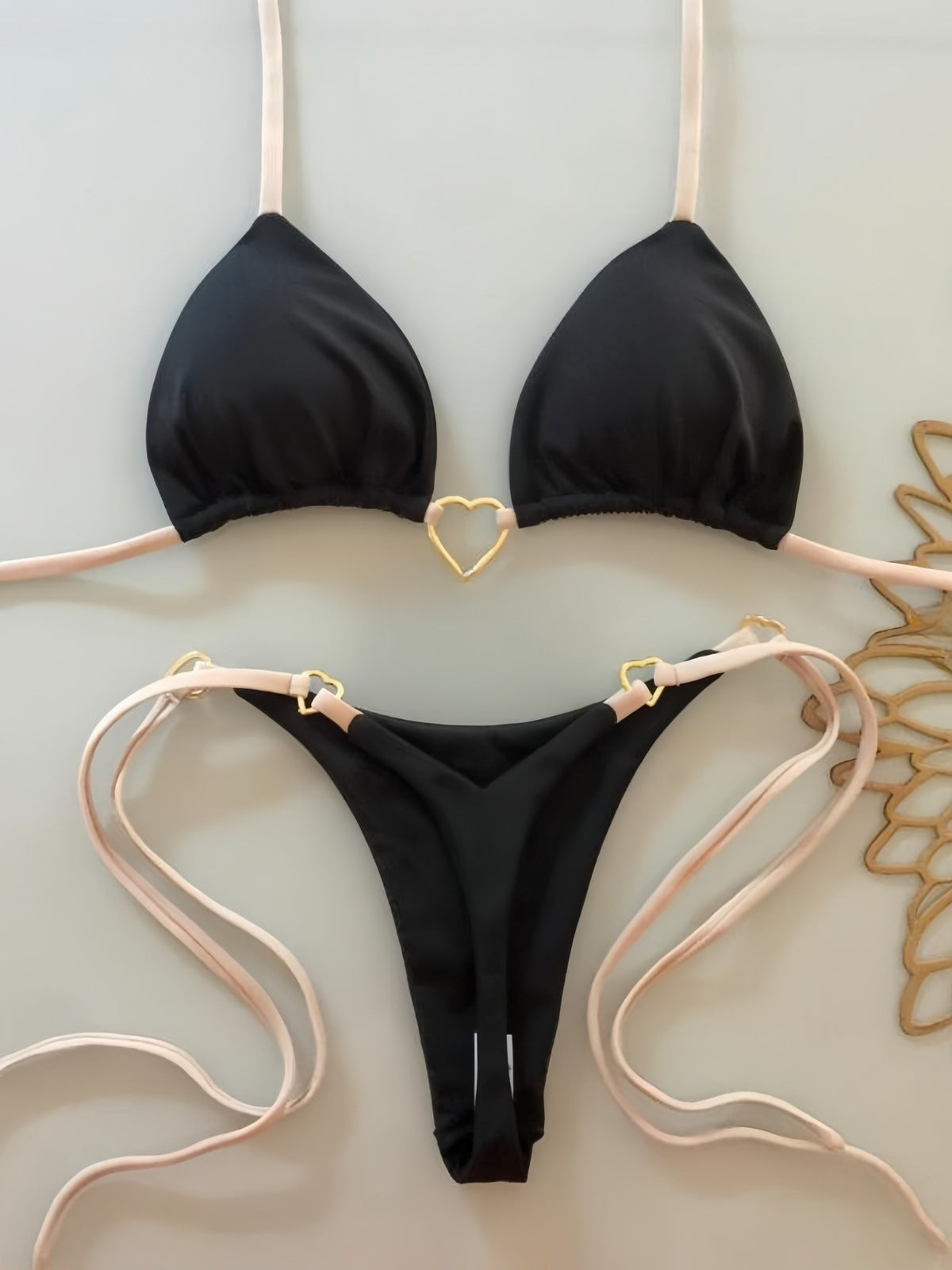 Bikini sexy de color sólido con cuello halter y hebilla de amor para mujer