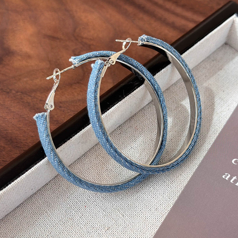 Boucles d'oreilles rondes en denim simples et tendance