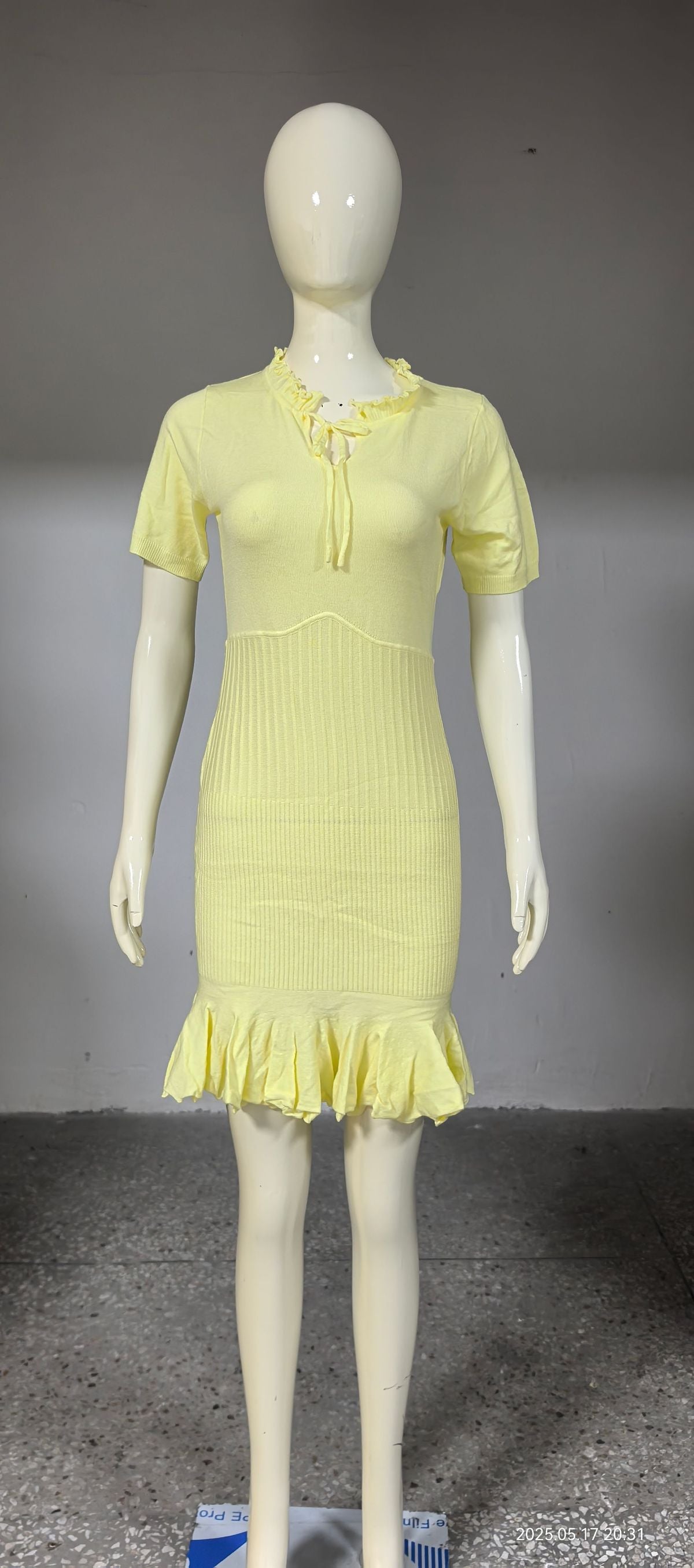 Robe élégante à volants de couleur unie pour femmes