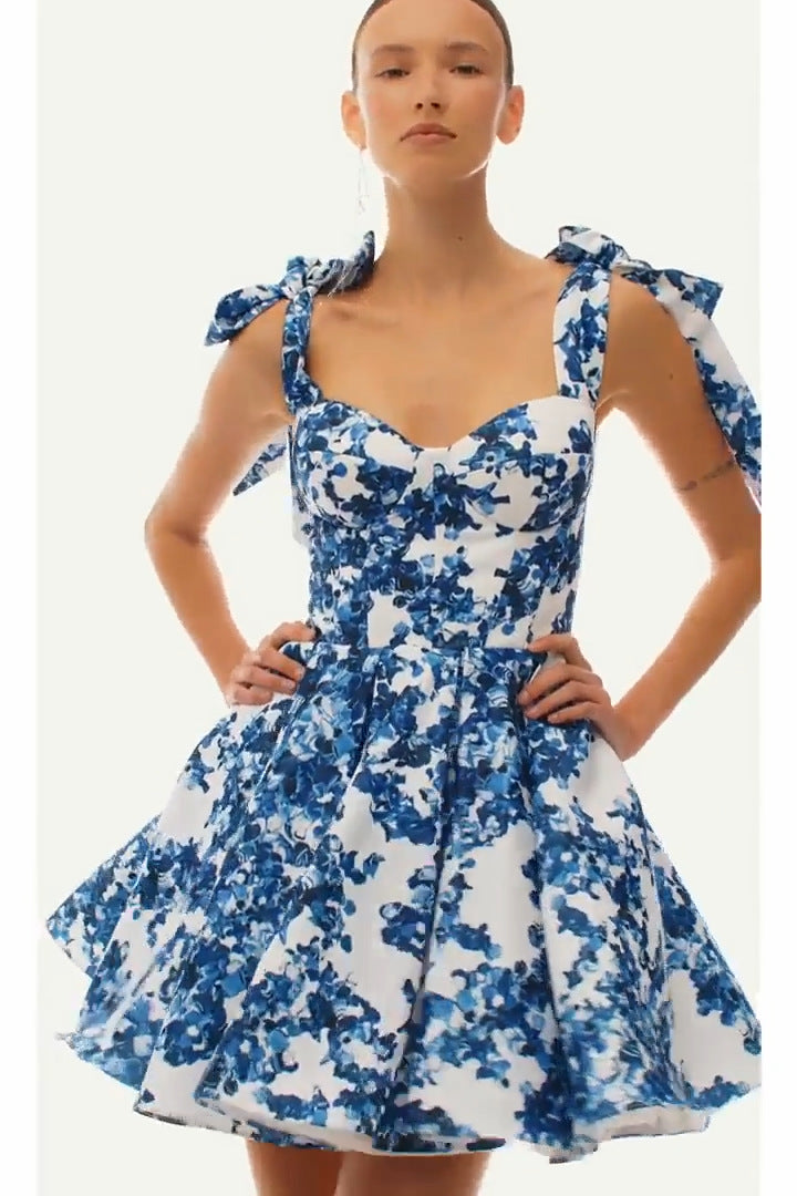 Robe fleurie élégante pour les vacances, à la mode pour femmes