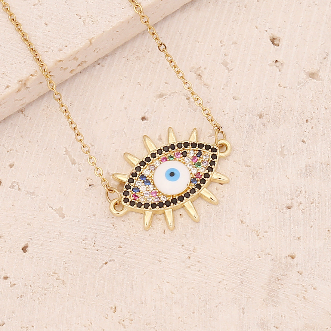 Collar con colgante de ojo malvado de circonita exquisita para mujer