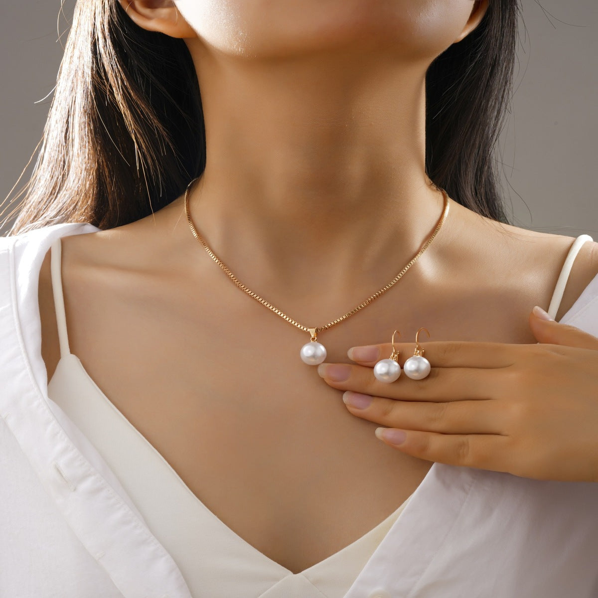 Fashion Pearl Necklace Earrings Two-Piece Set