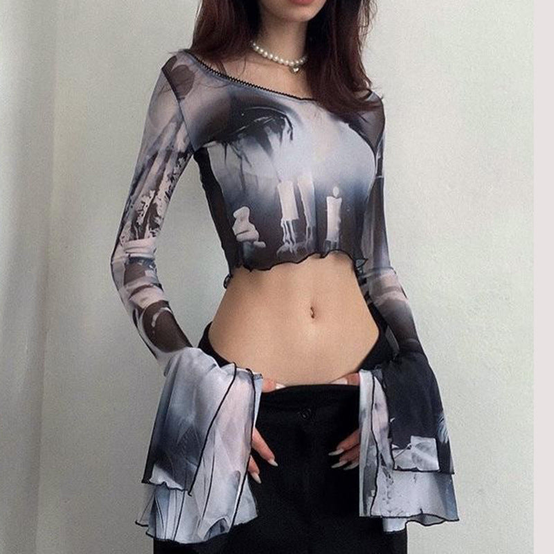 Top corto de malla gótica con mangas largas, transparente y corte entallado