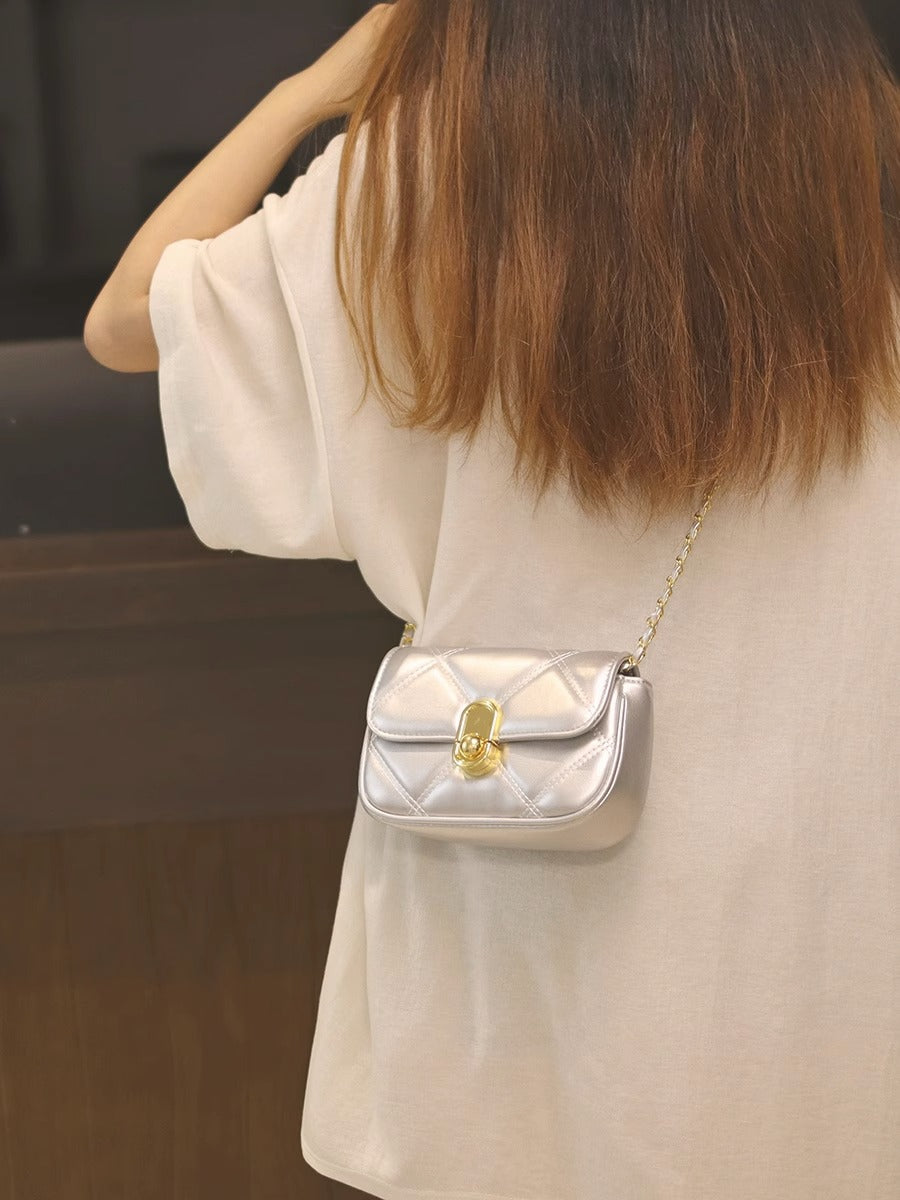 Mini bolso bandolera cuadrado con cadena abatible de moda