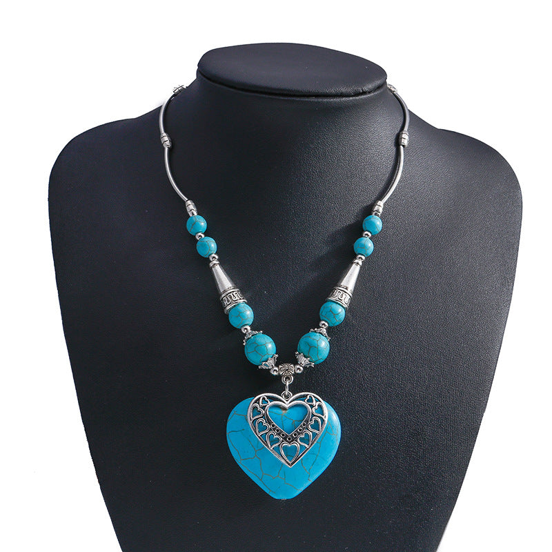 Collar con colgante de corazón de amor verde bohemio
