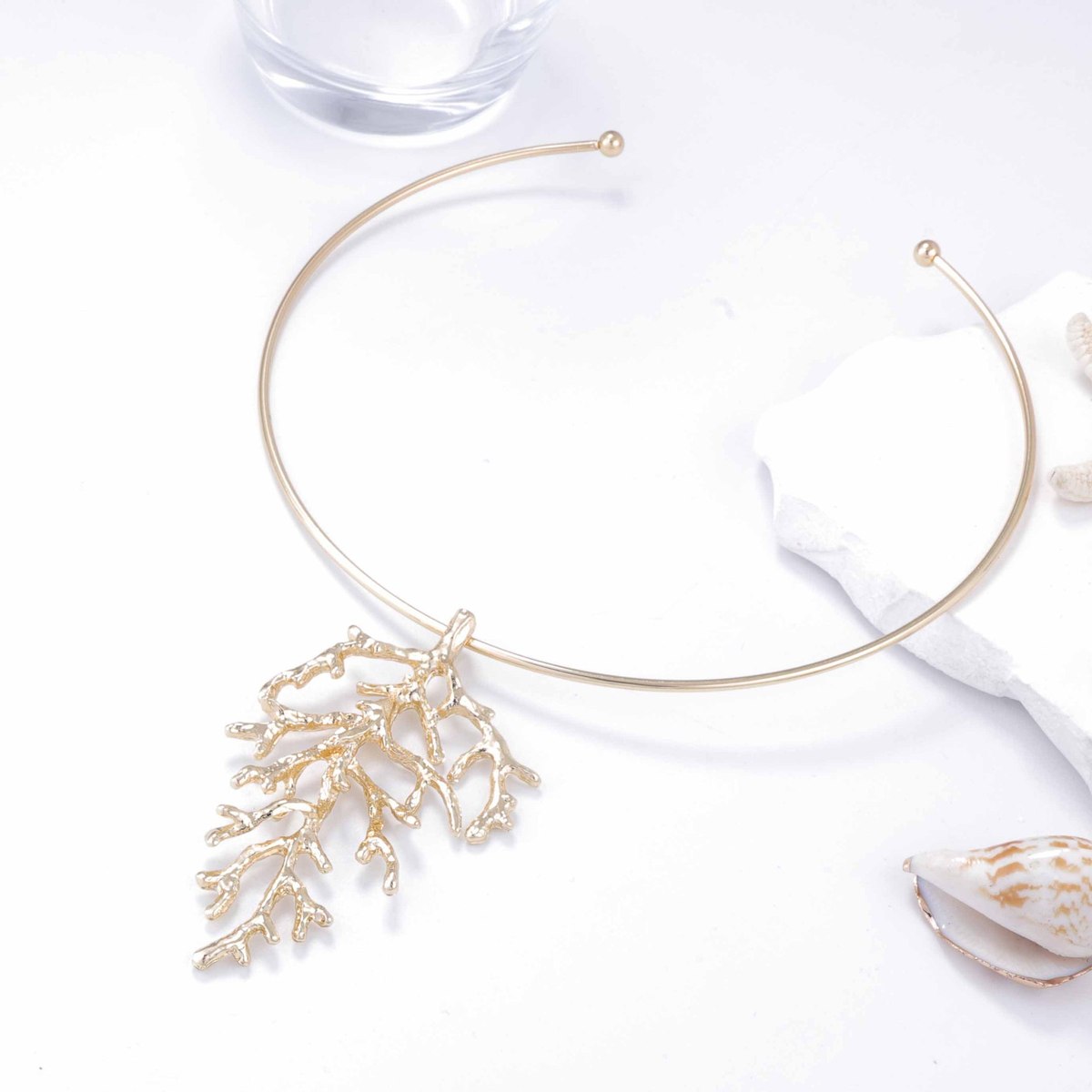Collar con colgante de coral de aleación oceánica retro de moda para mujer