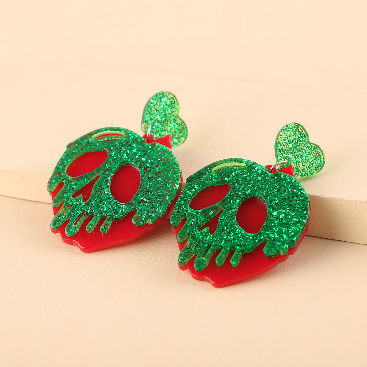 Pendientes de calavera de Halloween con personalidad creativa y divertida