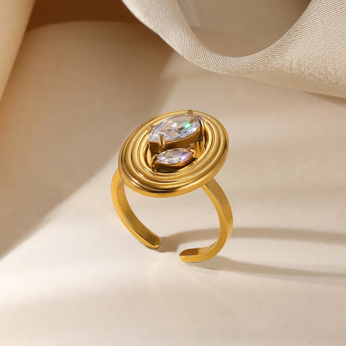 Anillo de amor con estrella de acero y titanio exagerado para mujer