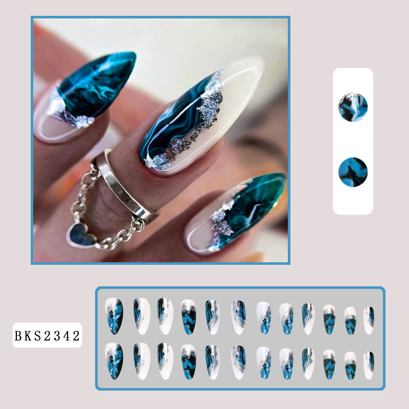 Nail Art à la poudre pailletée bleue tendance