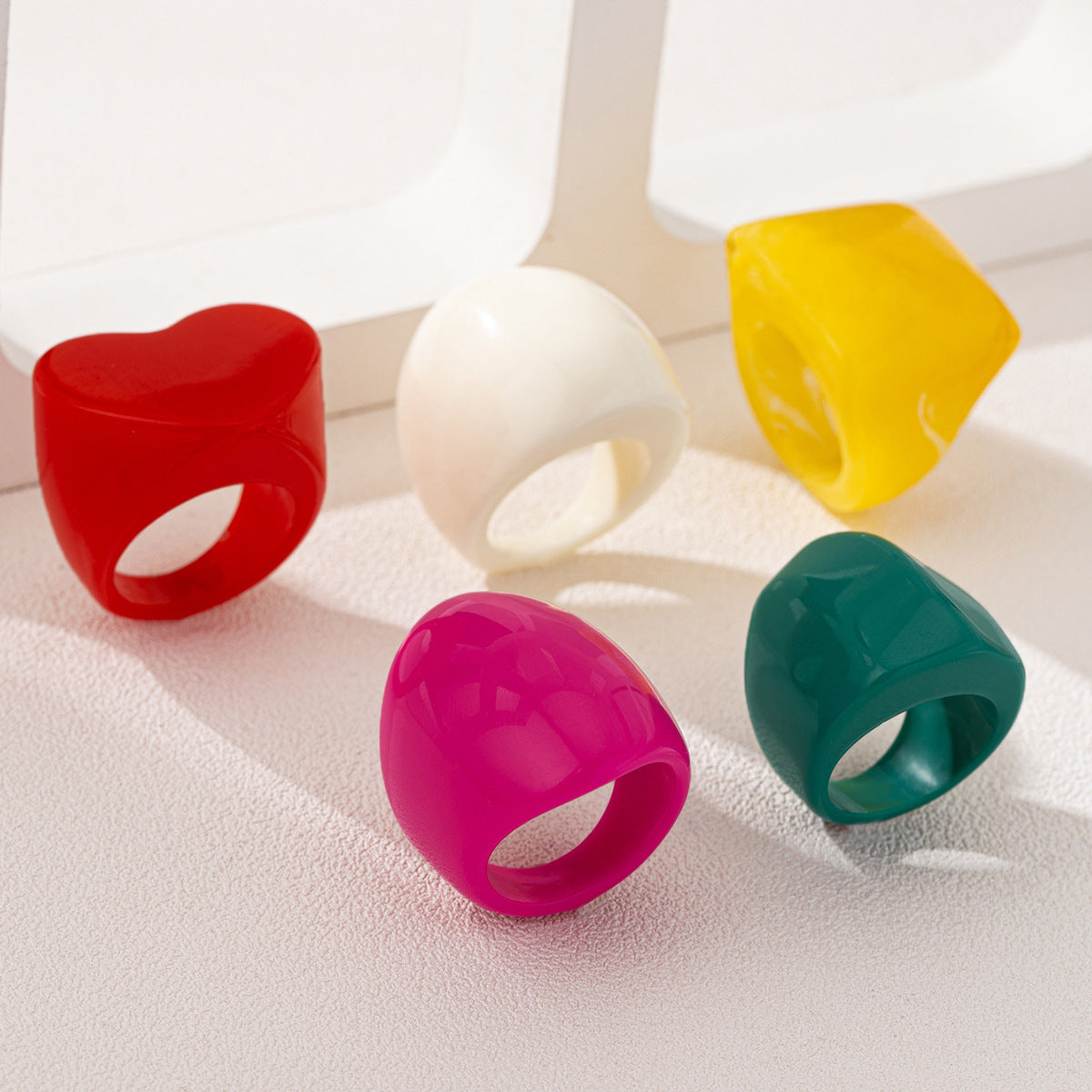 Conjunto de anillos geométricos de resina de color sólido para mujer