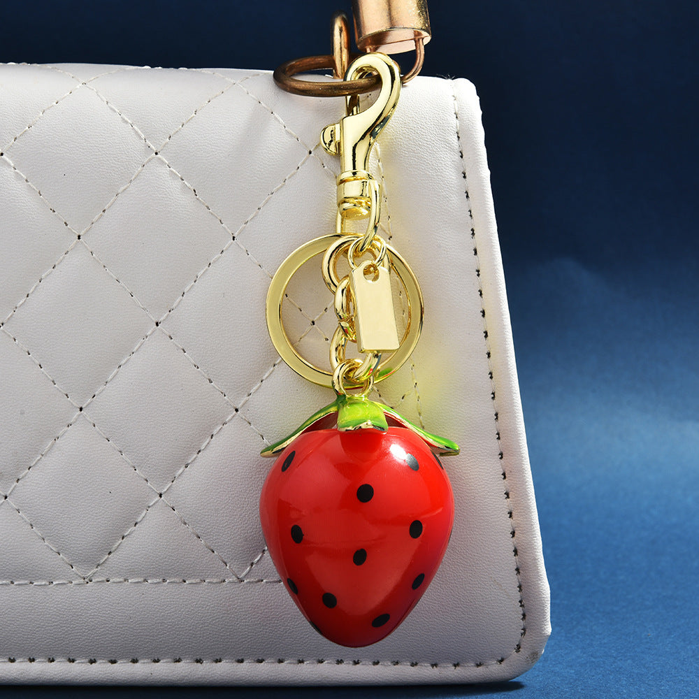 Llavero colgante de resina con forma de fresa para bolso, adorno colgante estilo fruta.