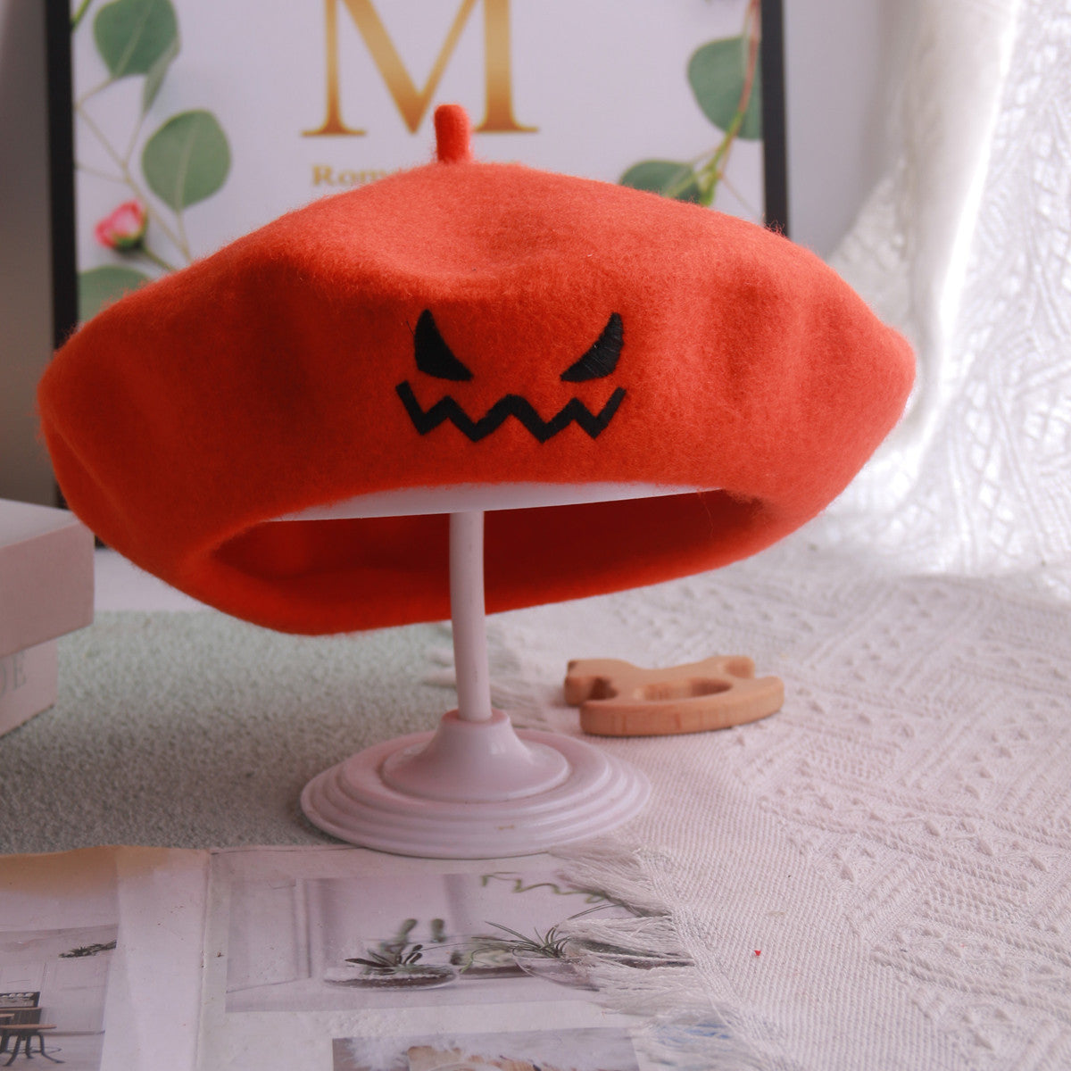 Béret brodé citrouille en laine pour femme, idéal pour Halloween