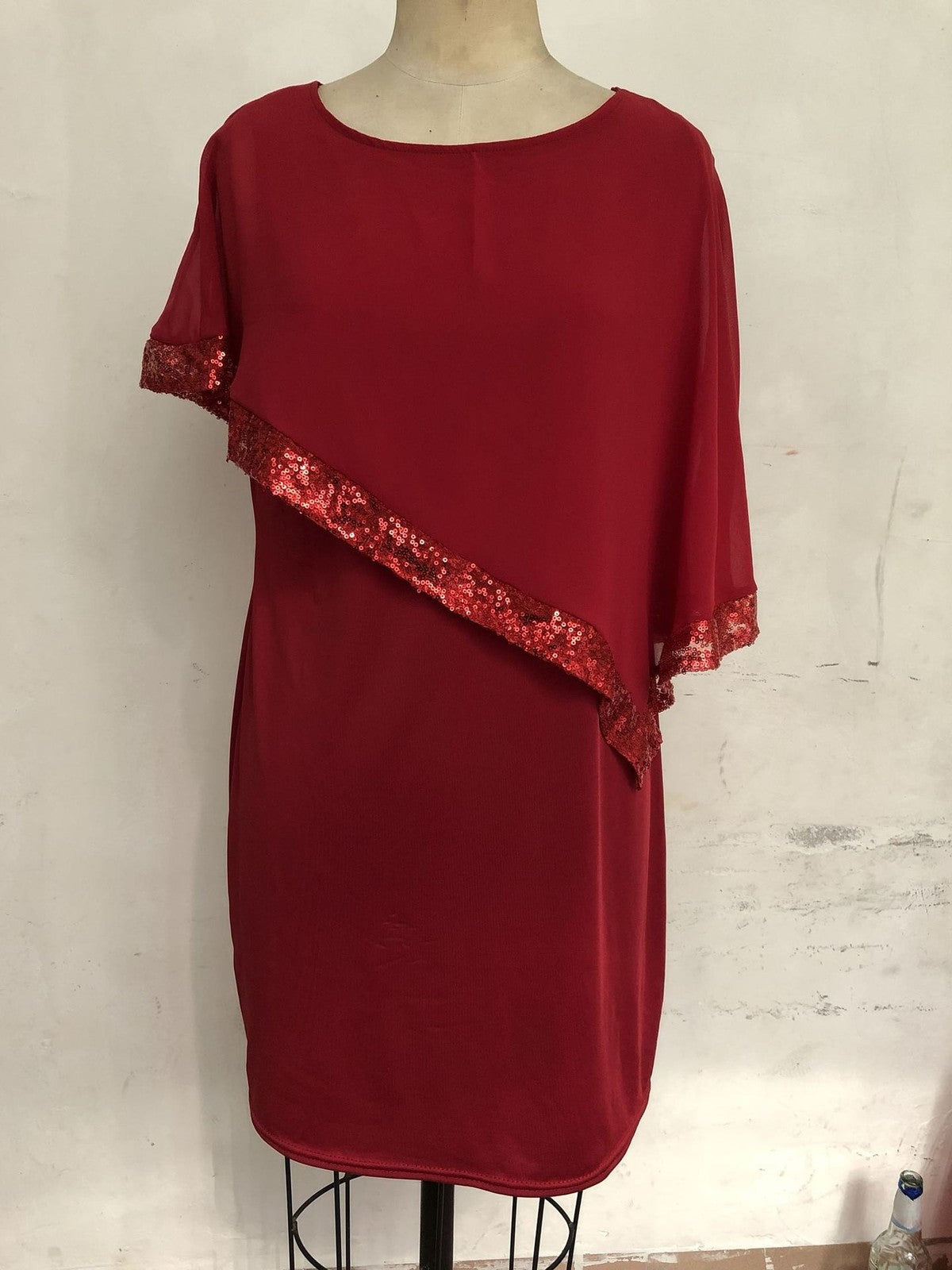 Robe irrégulière à manches courtes et sequins grande taille pour femme