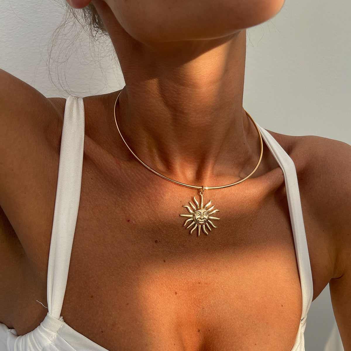 Women Fashion Simple Sun Alloy Pendant Necklace for Stylish Wear
