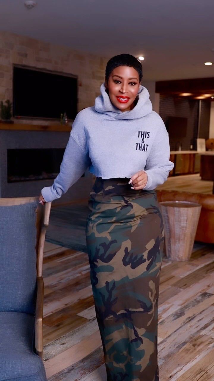Falda ajustada con abertura y estampado de camuflaje informal a la moda para mujer