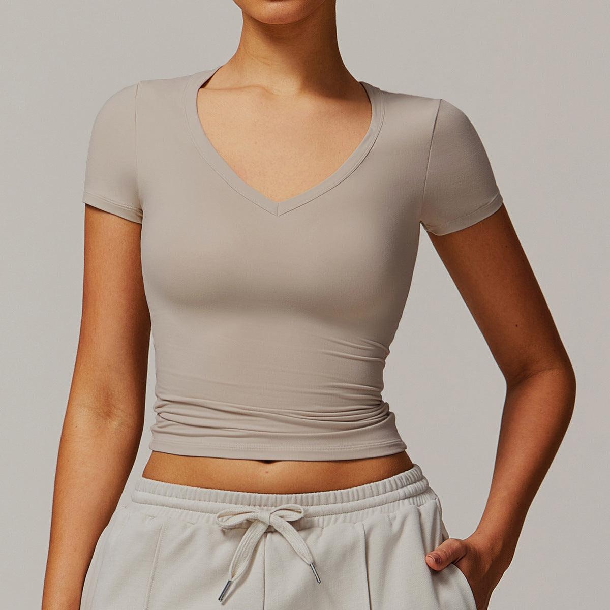 Camiseta de yoga informal de color liso con cuello en V para mujer