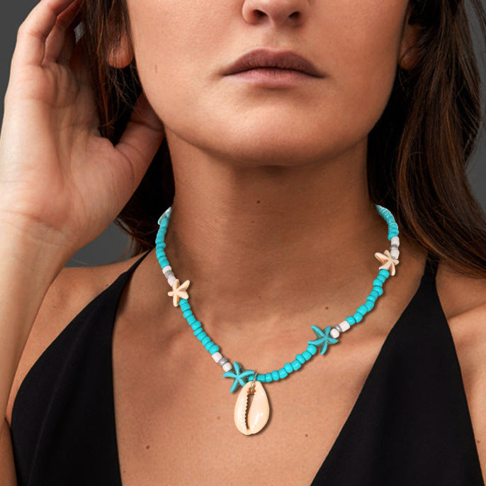 Collar de conchas con cuentas turquesas de Bohemia