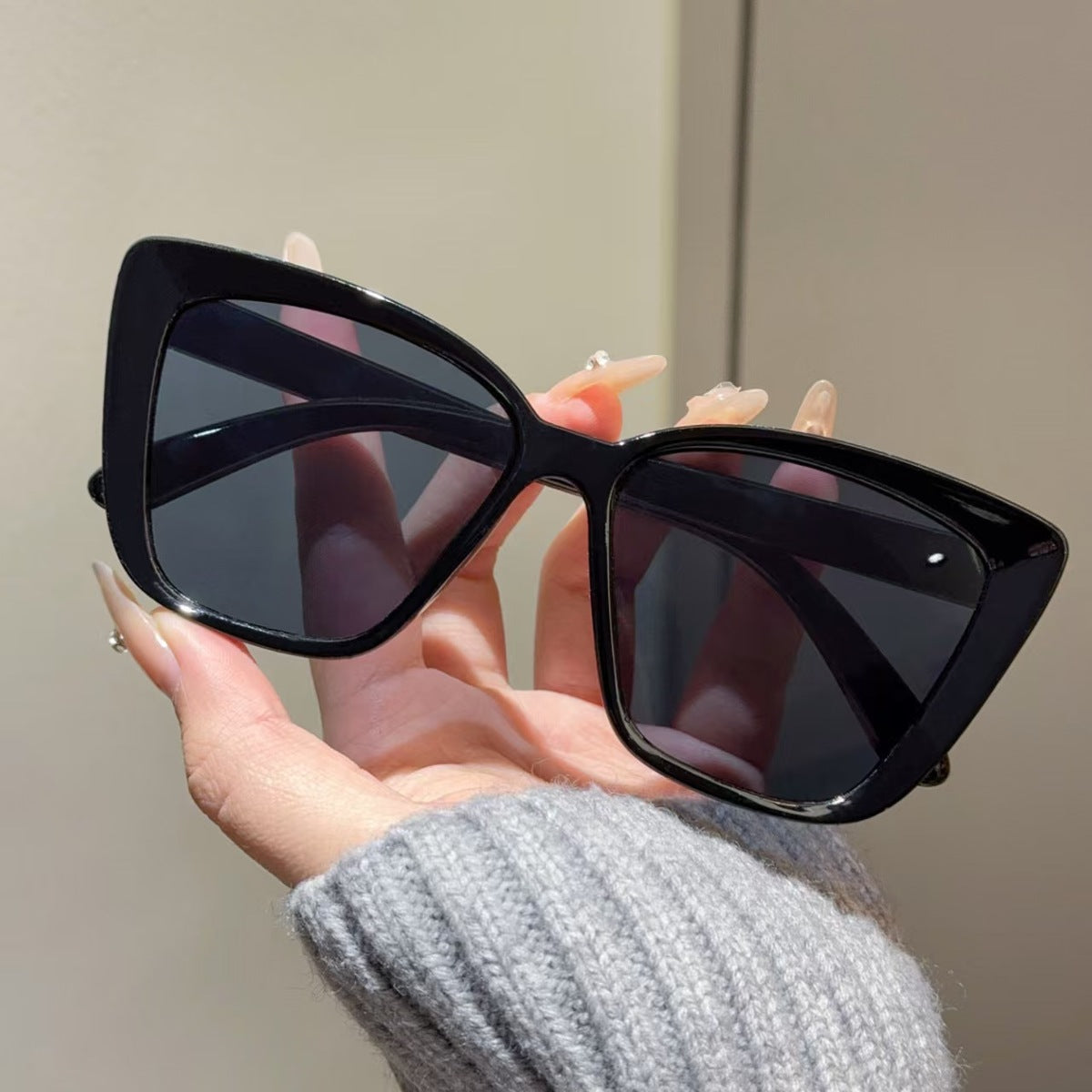 Gafas de sol de ojo de gato con montura grande y diseño moderno para mujer