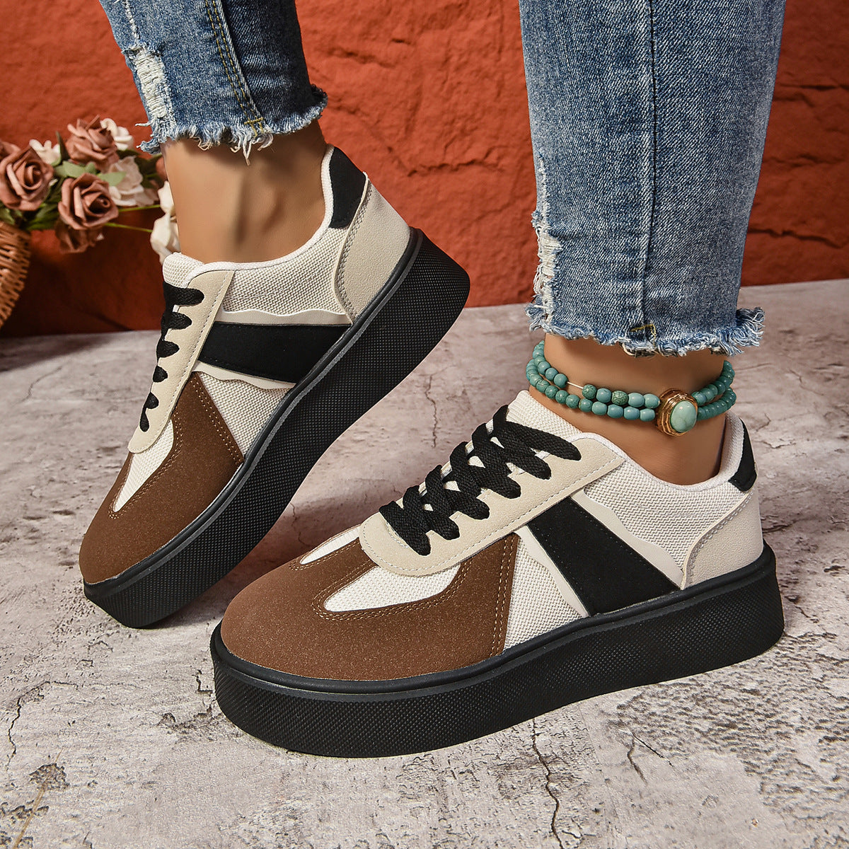 Zapatillas deportivas informales con suela gruesa y bloques de color a la moda para mujer