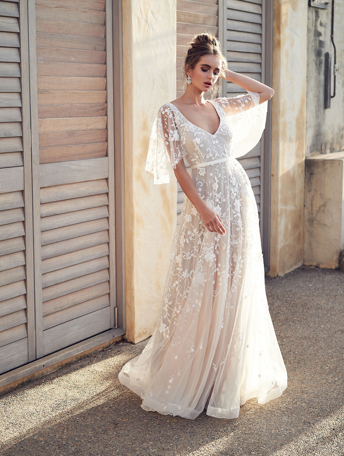 Women Elegant Lace Embroidered V-Neck Backless Party Dress
