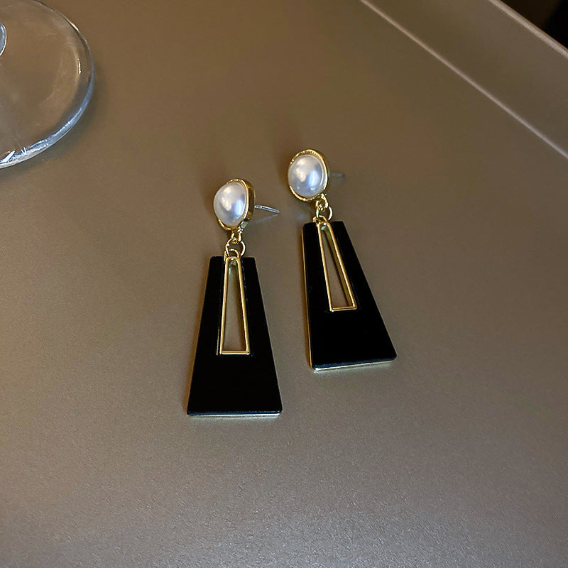 Women Fashion Exaggerated Geometric Earrings in Zinc Alloy