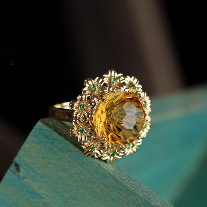 Elegant Flower Shaped 18k Gold Ring for Women