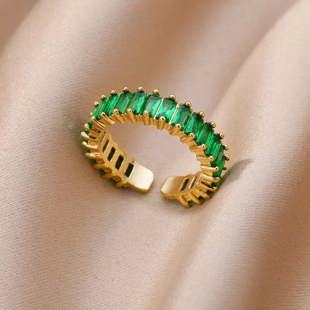 Elegante anillo de circonitas en oro de 18 quilates para mujer