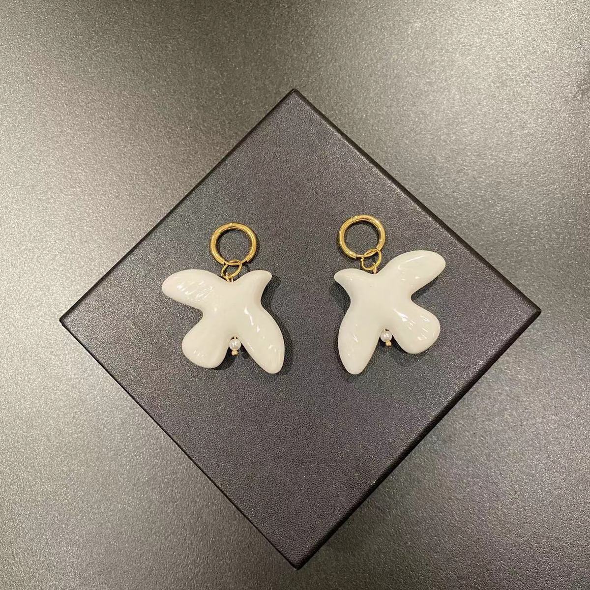 Women Fashion Pigeon Bird Pendant Earrings