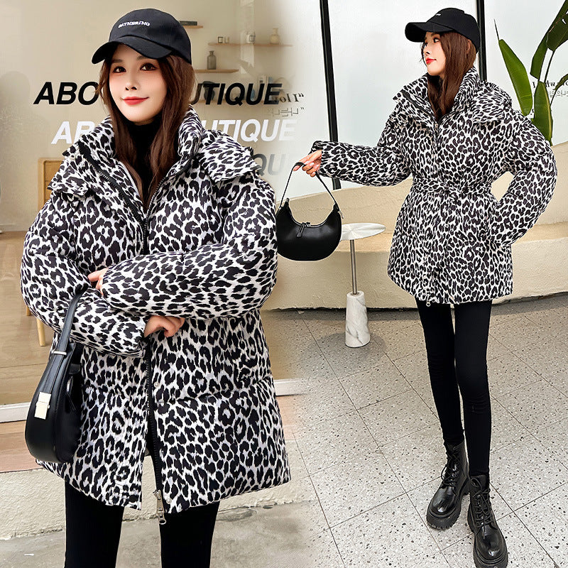 Abrigo de invierno de longitud media para mujer, acolchado de algodón, con cordones y estampado de leopardo.