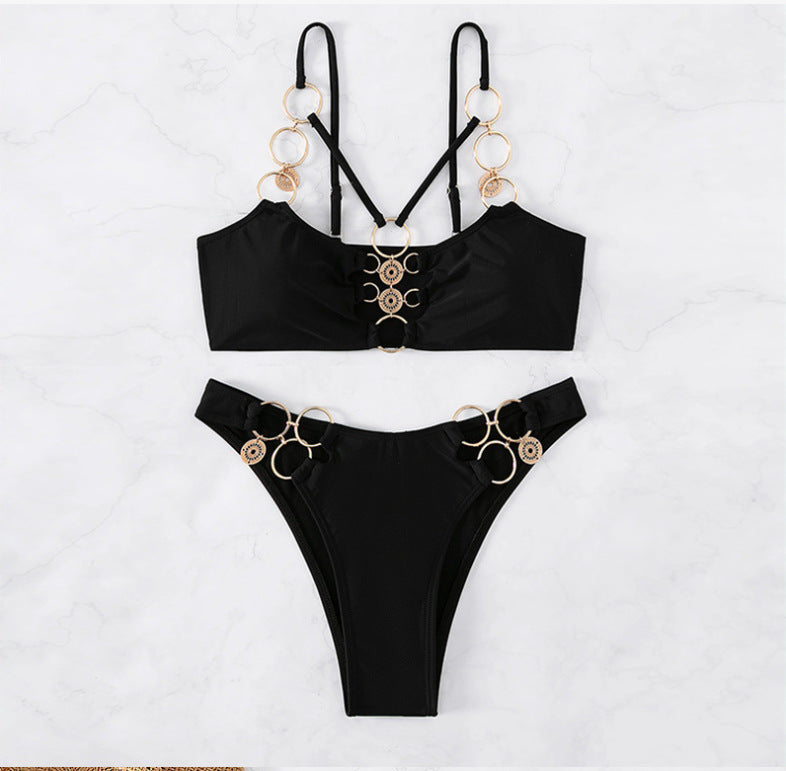 Bikini sexy de color sólido con cadena de metal recortada para mujer