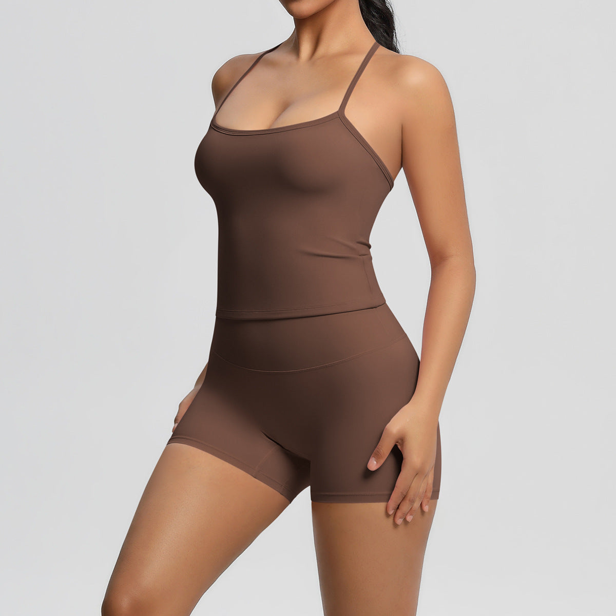 Conjunto de dos piezas de camiseta sin mangas informal con espalda descubierta y pantalones cortos ajustados para mujer