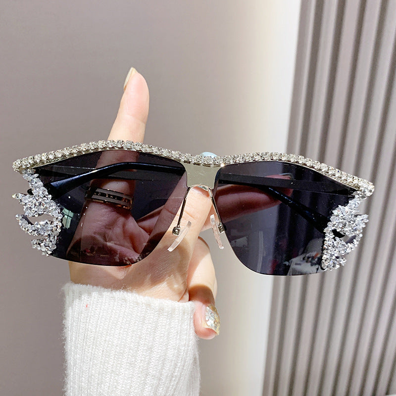 Gafas de sol sin montura con diamantes de imitación de metal irregulares de moda con un estilo único