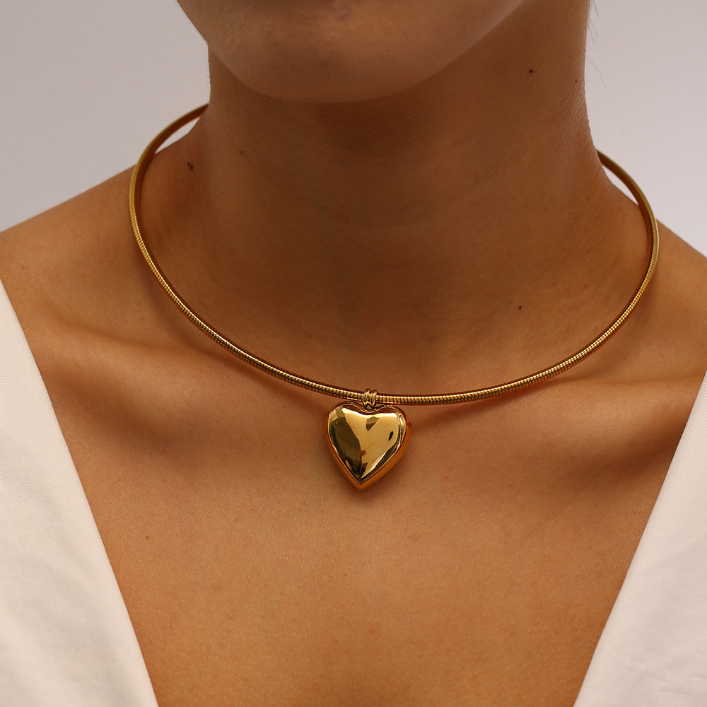 Collier simple en acier titane 18 carats en forme de cœur pour femme