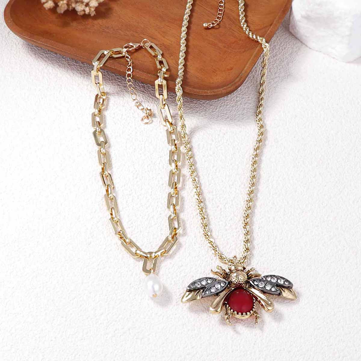 Collar con colgante de animal y perlas de imitación para mujer