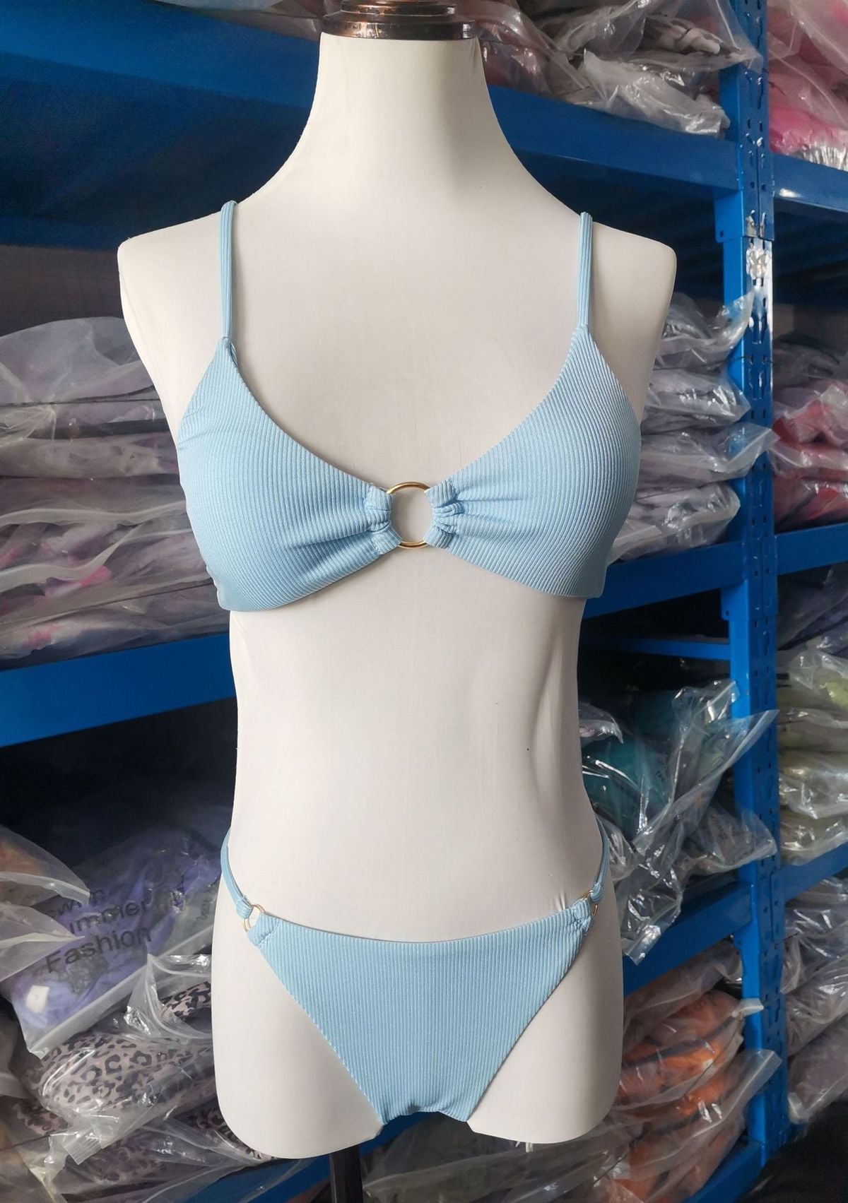 Traje de baño de bikini de canalé de color liso para mujer
