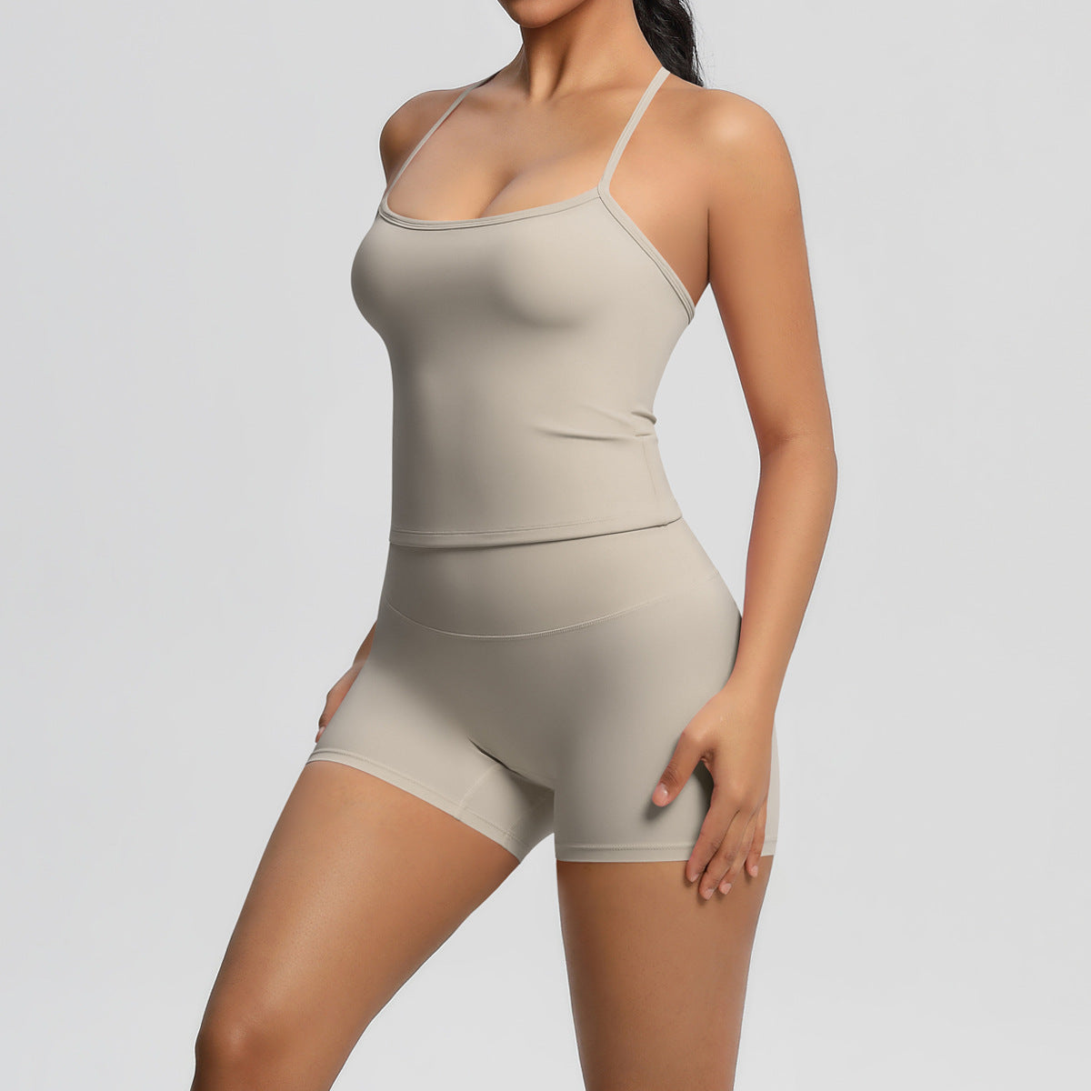 Conjunto de dos piezas de camiseta sin mangas informal con espalda descubierta y pantalones cortos ajustados para mujer