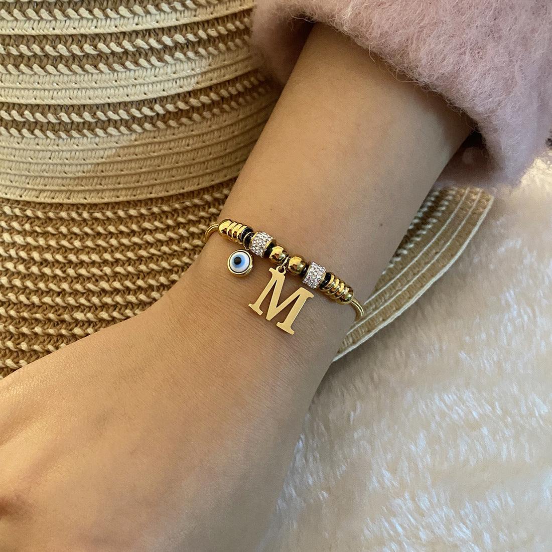 Pulsera de cuentas de acero inoxidable con alfabeto de moda