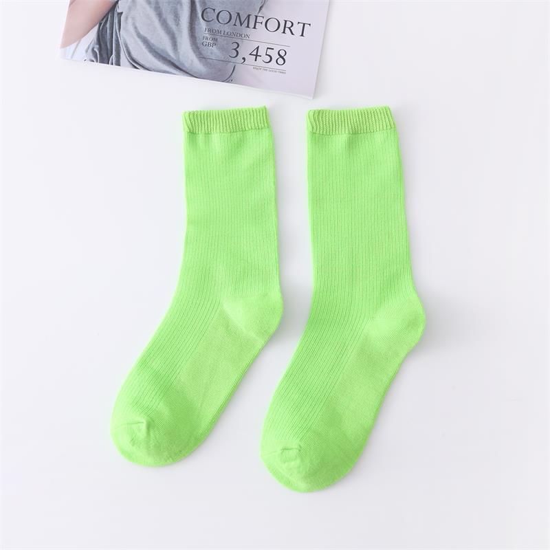 Calcetines de tubo de color liso sencillos a la moda para mujer