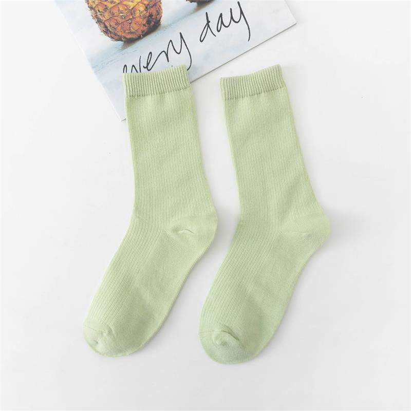 Calcetines de tubo de color liso sencillos a la moda para mujer