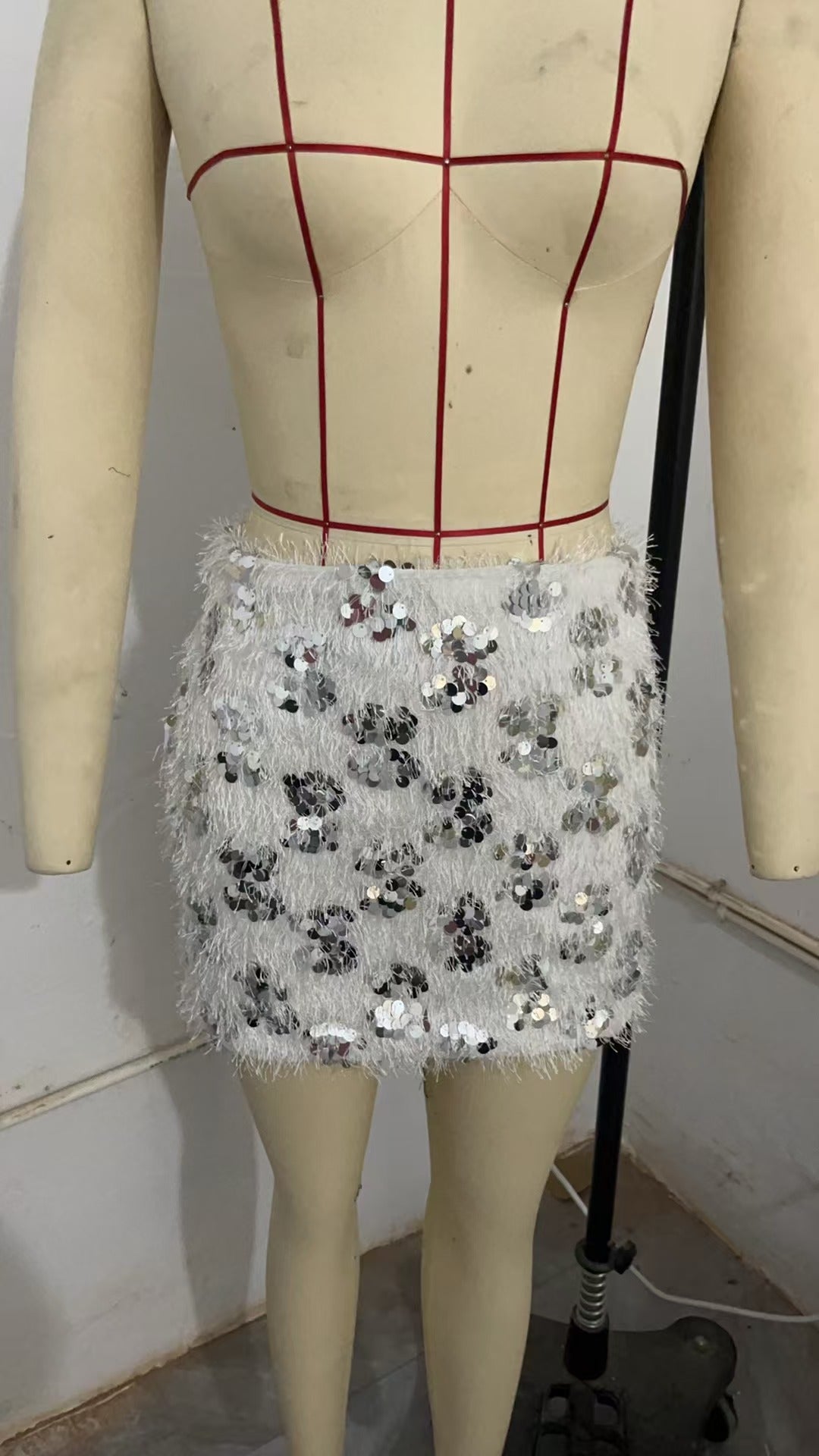 Women Fashion Sexy Irregular Sequins Skirt in Multiple Colors