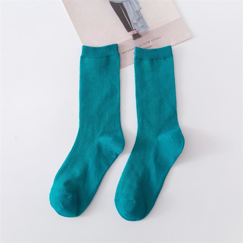 Calcetines de tubo de color liso sencillos a la moda para mujer