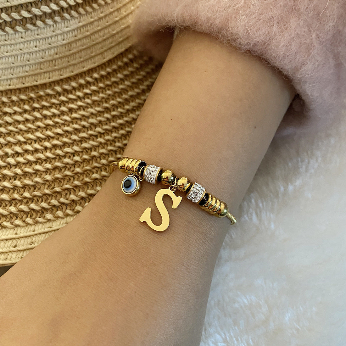 Pulsera de cuentas de acero inoxidable con alfabeto de moda