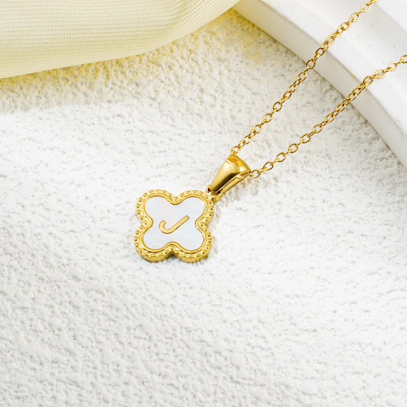 Collar de fritillaria blanca y negra con 26 letras de trébol de moda