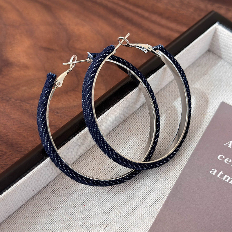 Boucles d'oreilles rondes en denim simples et tendance